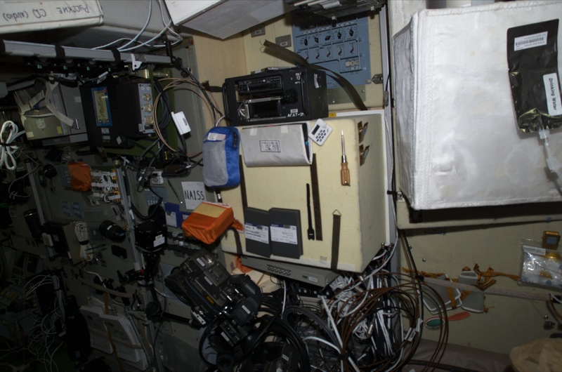 Illustration for article titled The Air Up There: What Space Stations Smell Like
